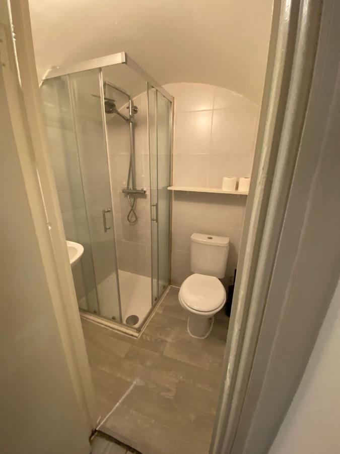 F24- Basement Single Studio Near Paddington Apartment London Bagian luar foto