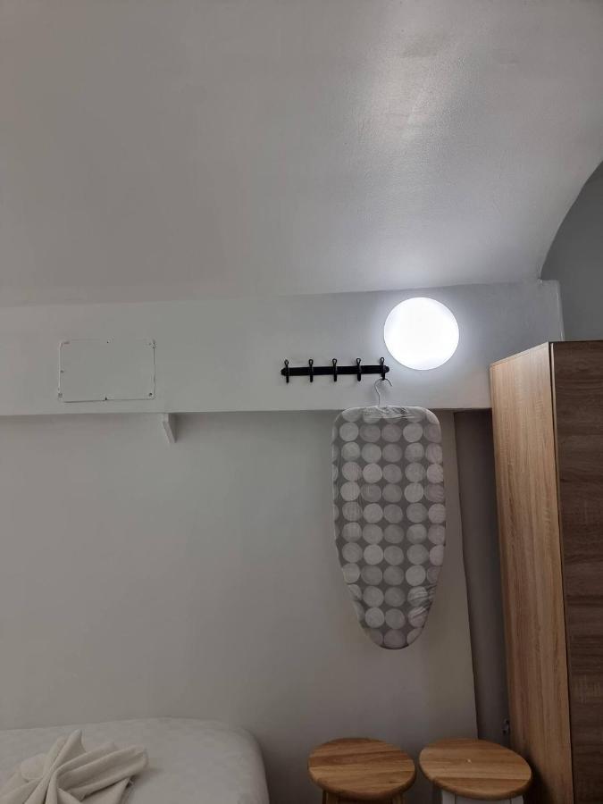 F24- Basement Single Studio Near Paddington Apartment London Bagian luar foto